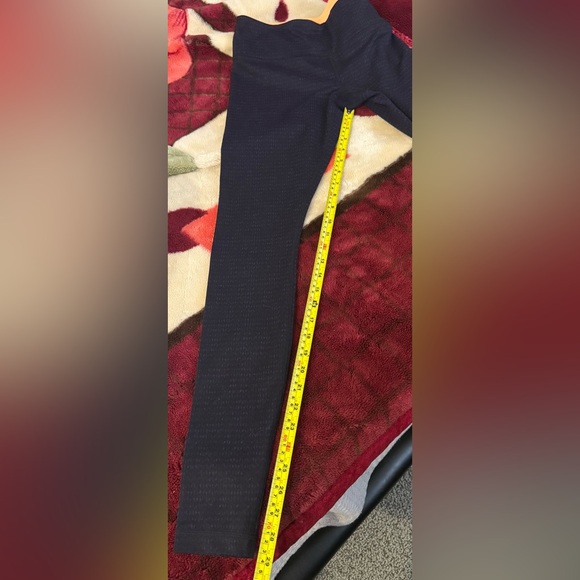 Lulu Lemon women’s mid-rise leggings size 8 - Picture 7 of 7